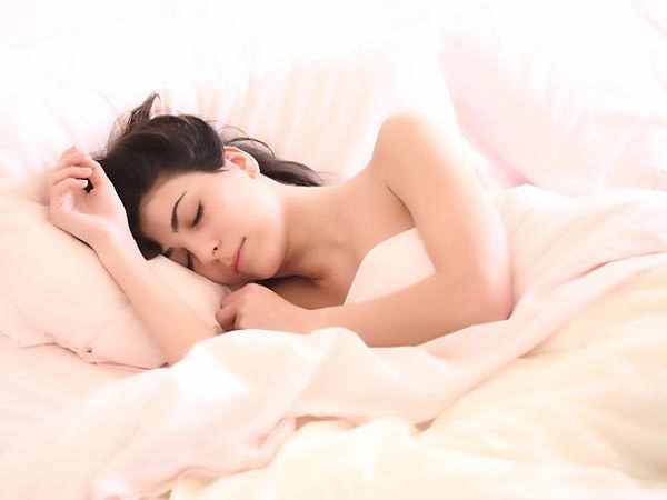 Mơ thấy khoả thân là điềm báo gì, đánh con số nào may mắn