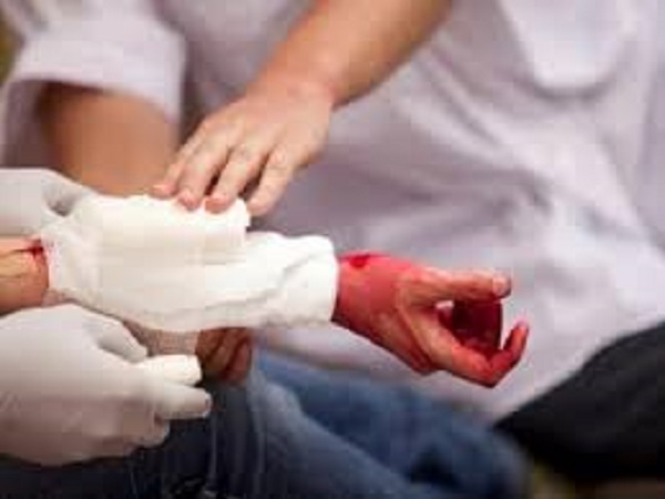 Mơ thấy người khác chảy máu có điềm gì và đánh số gì?