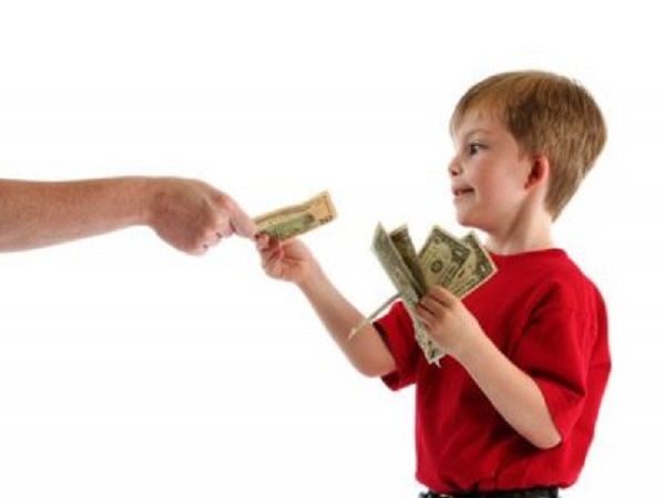Mơ thấy người khác cho tiền có điềm báo gì và đánh số nào?