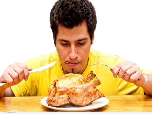 Mơ thấy ăn thịt gà có điềm báo gì và đánh con nào?