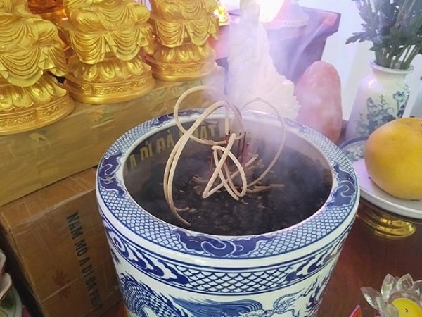 Mơ thấy bát hương đánh con gì và điềm báo tốt hay xấu?