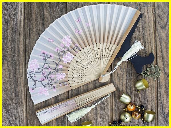 Nằm mơ thấy quạt giấy đánh con gì? Cặp số nào đẹp
