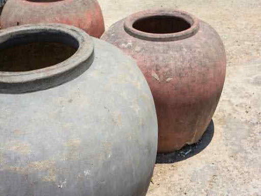 Nhìn thấy tặng cái chum cho người khác