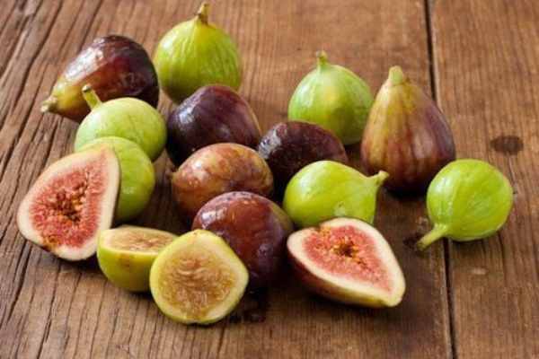 Mơ thấy người khác tặng mình quả sung