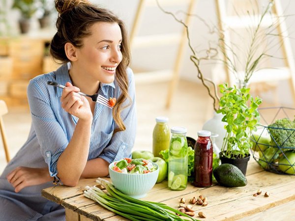 Mơ thấy ăn uống ẩn ý điều gì, dữ hay lành?