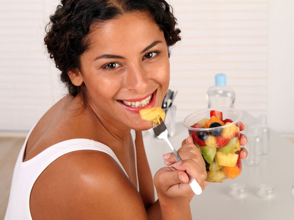 Nằm mơ thấy ăn trái cây chín là điềm gì, hung hay cát?