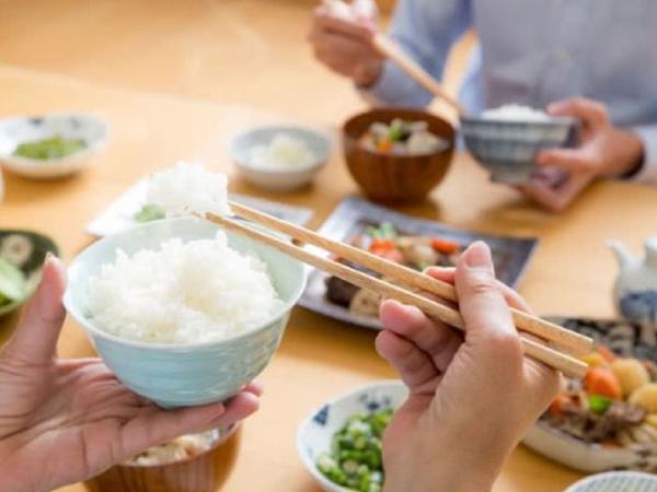 Chiêm nghiệm giấc mộng thấy ăn cơm dưới góc nhìn tâm lý học