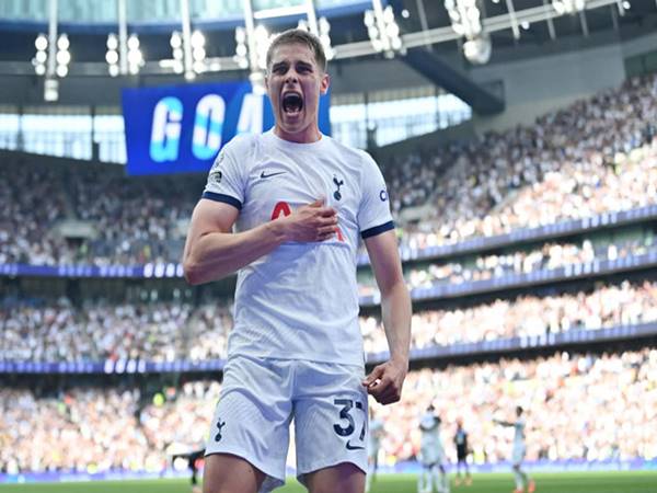 Sự nghiệp bóng đá của Micky van de Ven