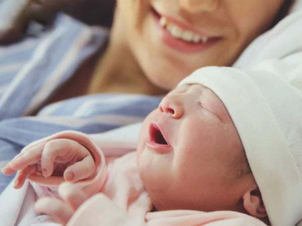 Bất ngờ lớn đằng sau nằm mơ thấy đẻ con gái là điềm gì