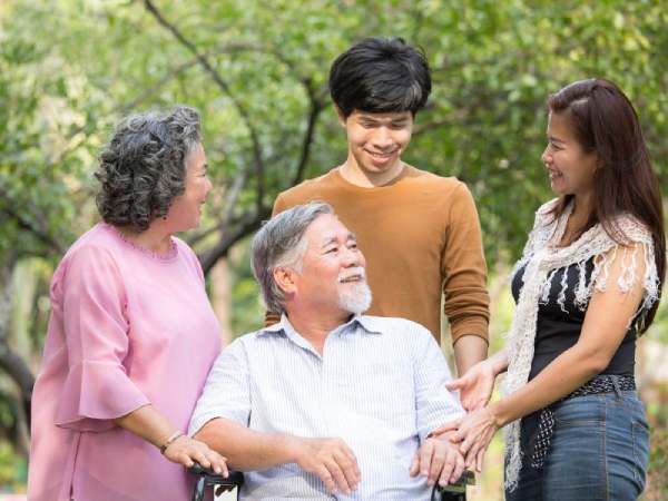 Ngủ mơ thấy người quen cười vui vẻ