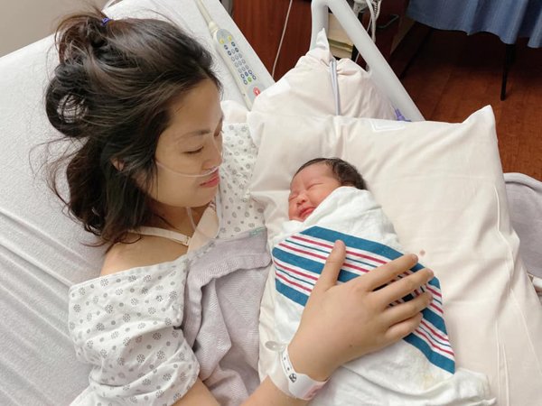 Nằm mơ thấy người khác sinh con là điềm gì, tốt hay xấu?