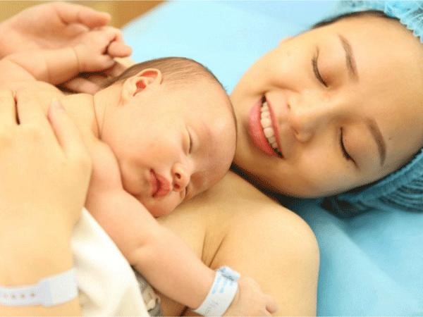 Giải mã nằm mơ thấy người khác sinh con đánh con gì, số mấy may mắn?