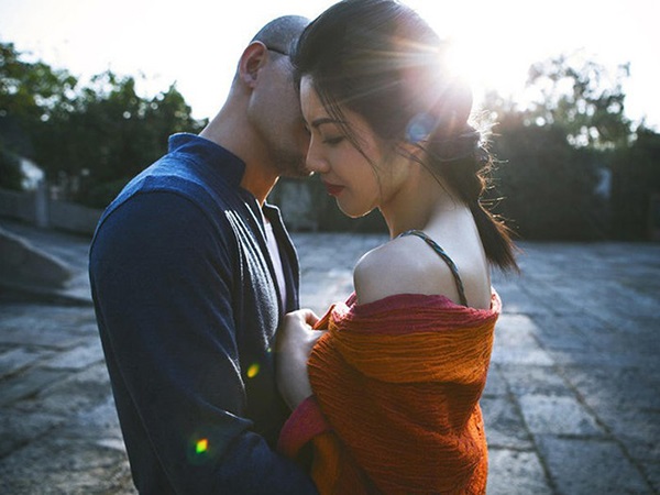 Nằm mơ thấy cô gái lạ là điềm gì, báo mộng hên hay xui?